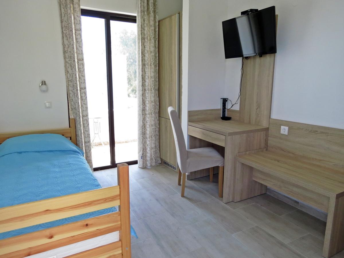 Loukas Beach Rooms Kiotari Exterior photo