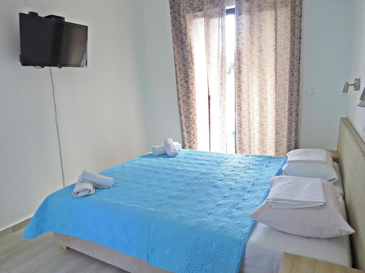 Loukas Beach Rooms Kiotari Exterior photo